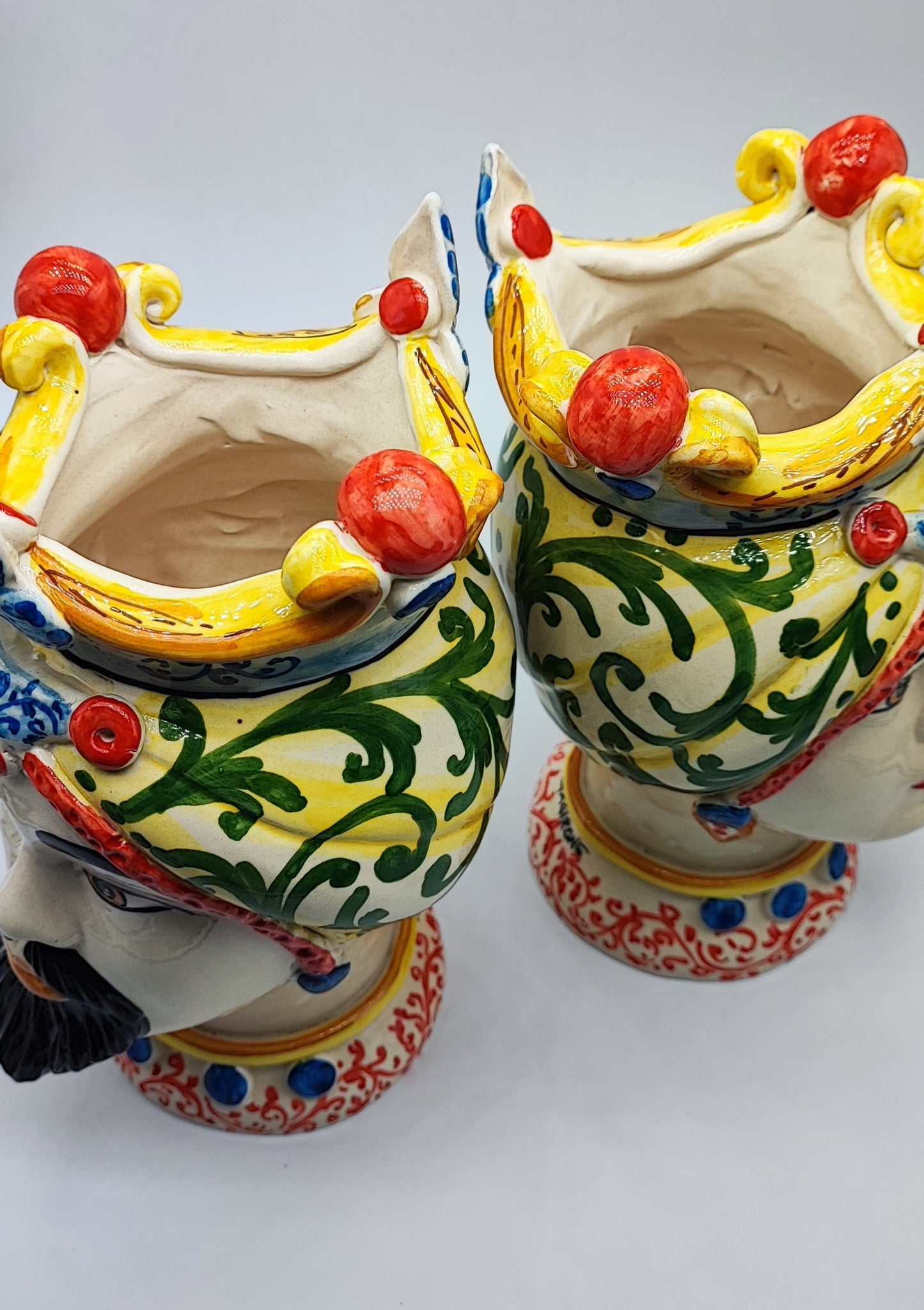900 style pottery