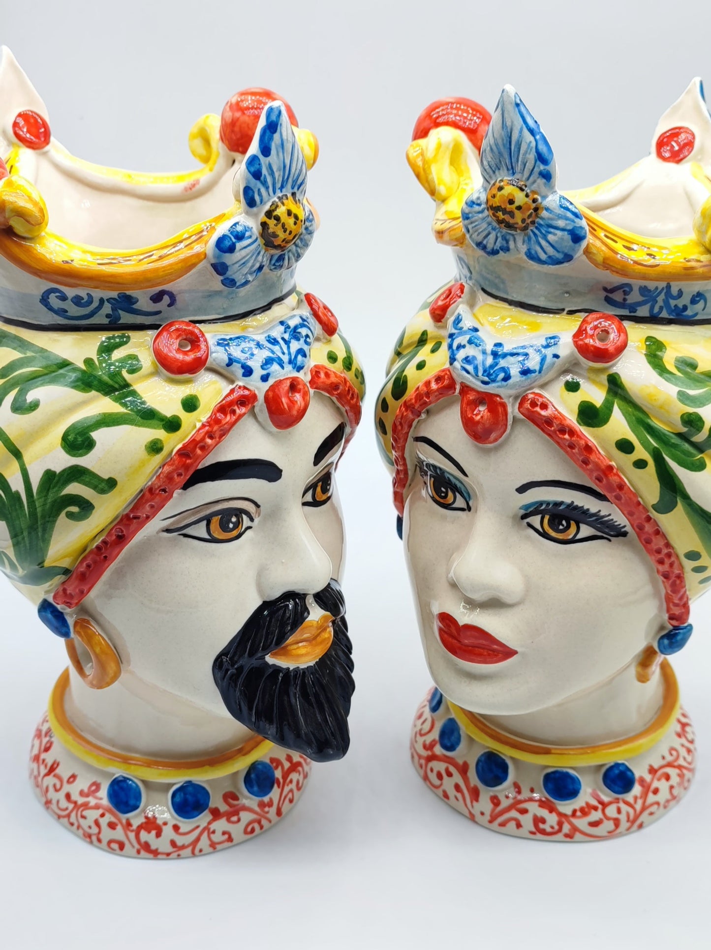 Teste di Moro in Ceramica di Caltagirone con Corona e Decoro Stile '900 Altezza 22/23 cm