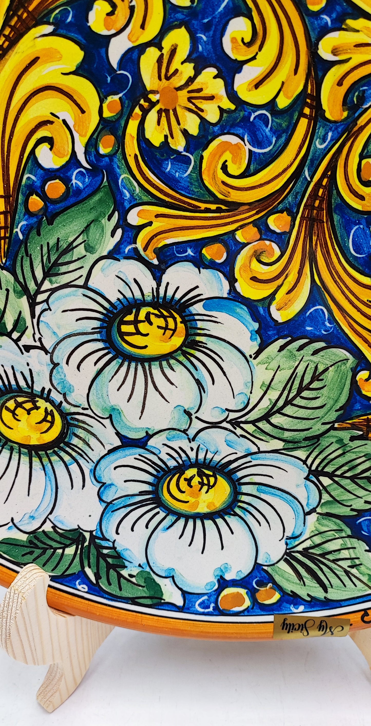 Elegant Caltagirone Ceramic Plates - Sicilian Art for a Unique Table Setting