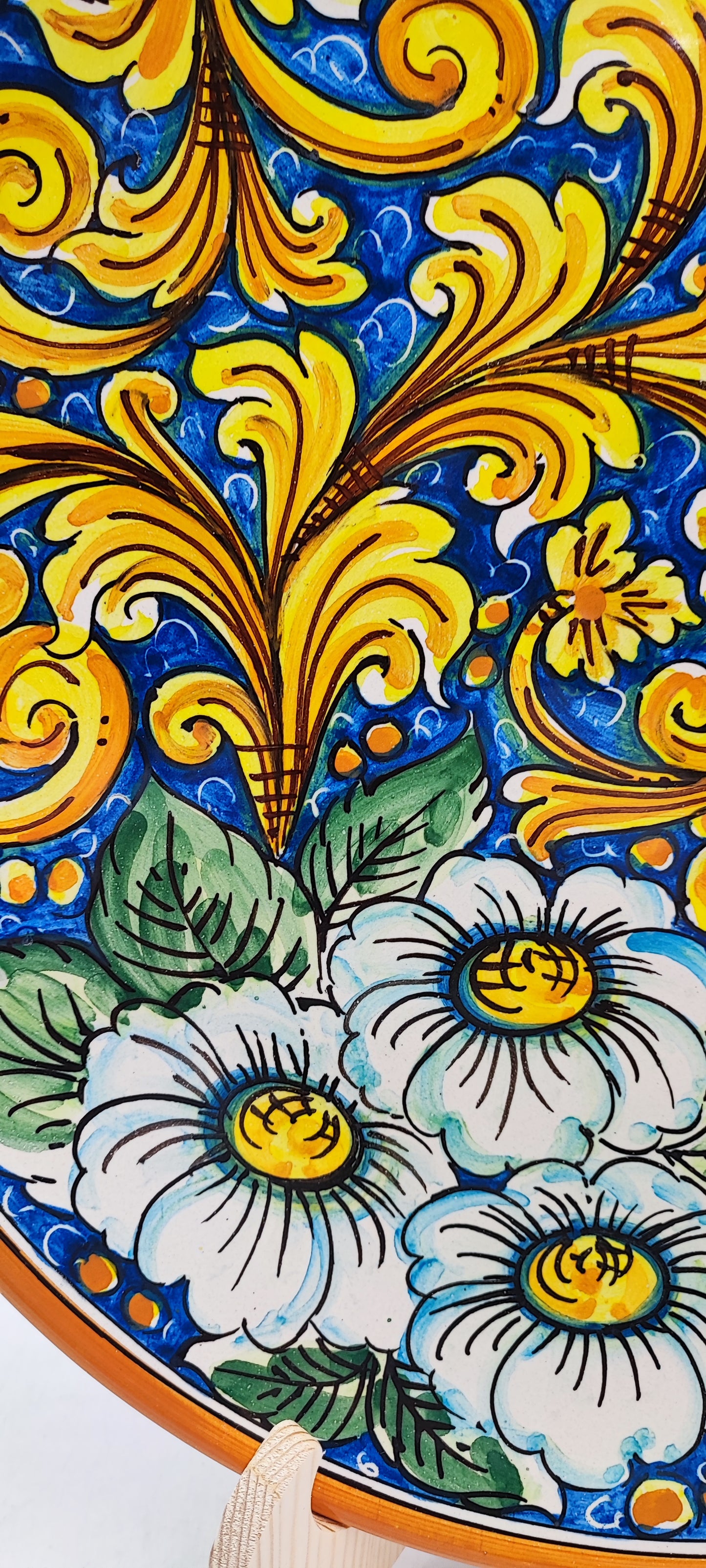 Elegant Caltagirone Ceramic Plates - Sicilian Art for a Unique Table Setting
