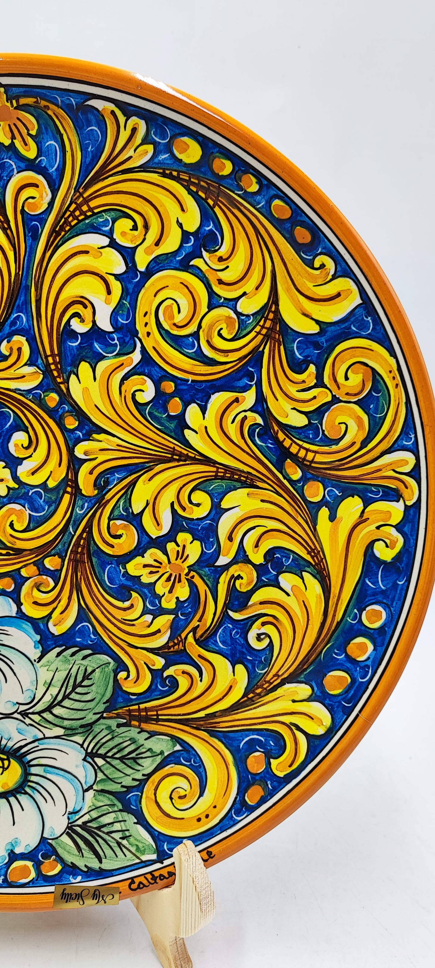 Elegant Caltagirone Ceramic Plates - Sicilian Art for a Unique Table Setting