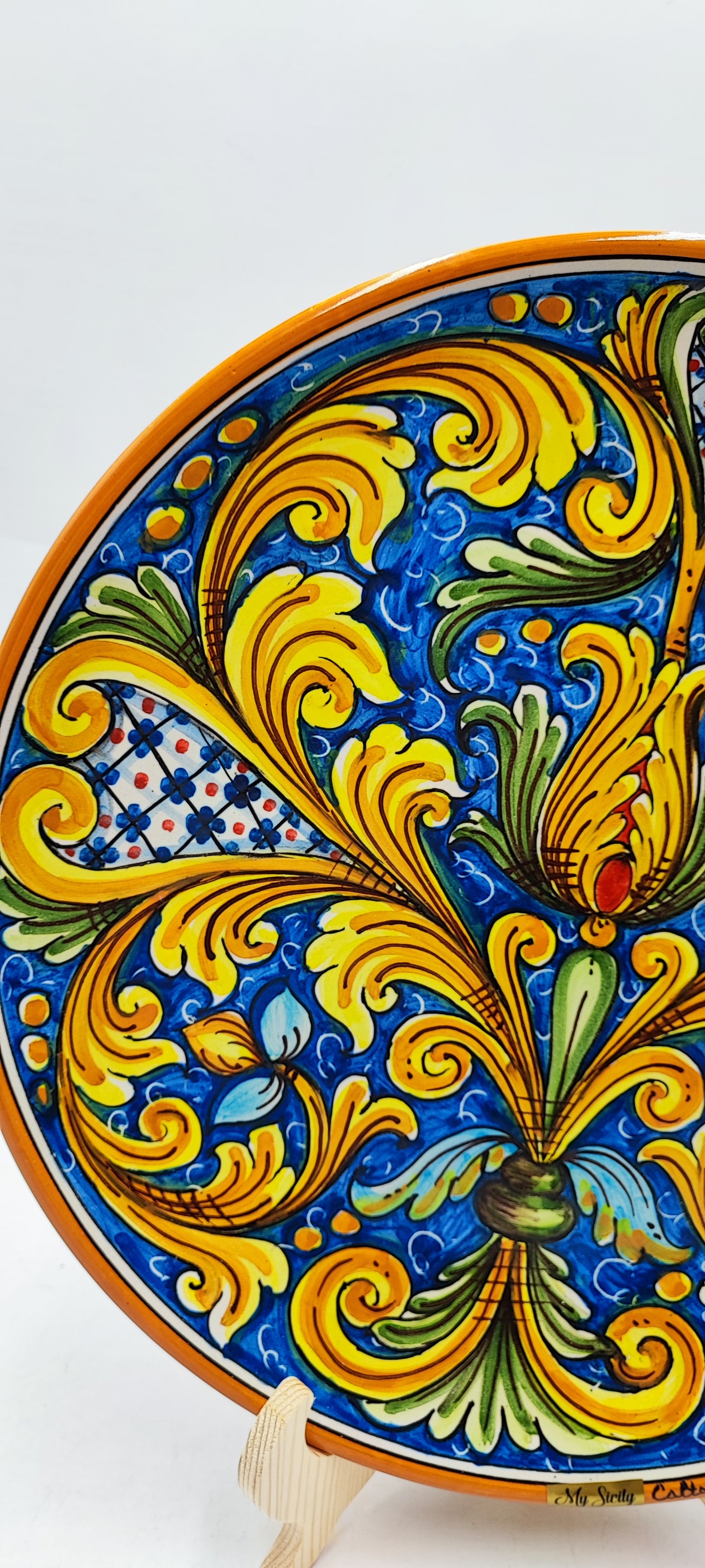 Elegant Caltagirone Ceramic Plates - Sicilian Art for a Unique Table Setting