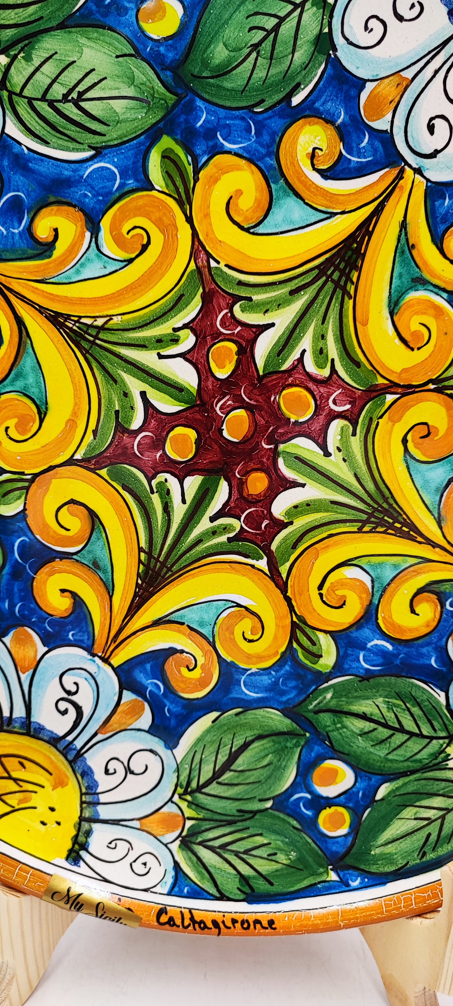 Elegant Caltagirone Ceramic Plates - Sicilian Art for a Unique Table Setting