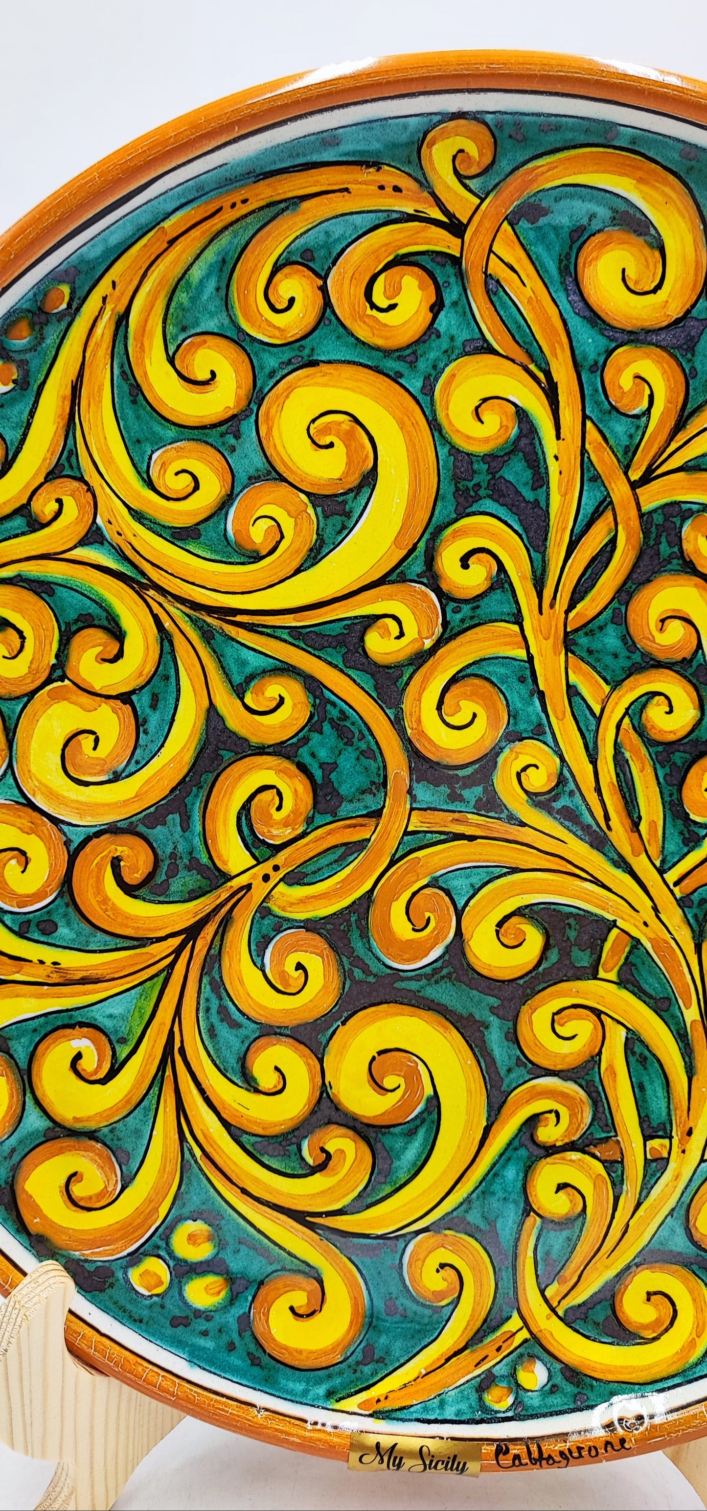 Elegant Caltagirone Ceramic Plates - Sicilian Art for a Unique Table Setting