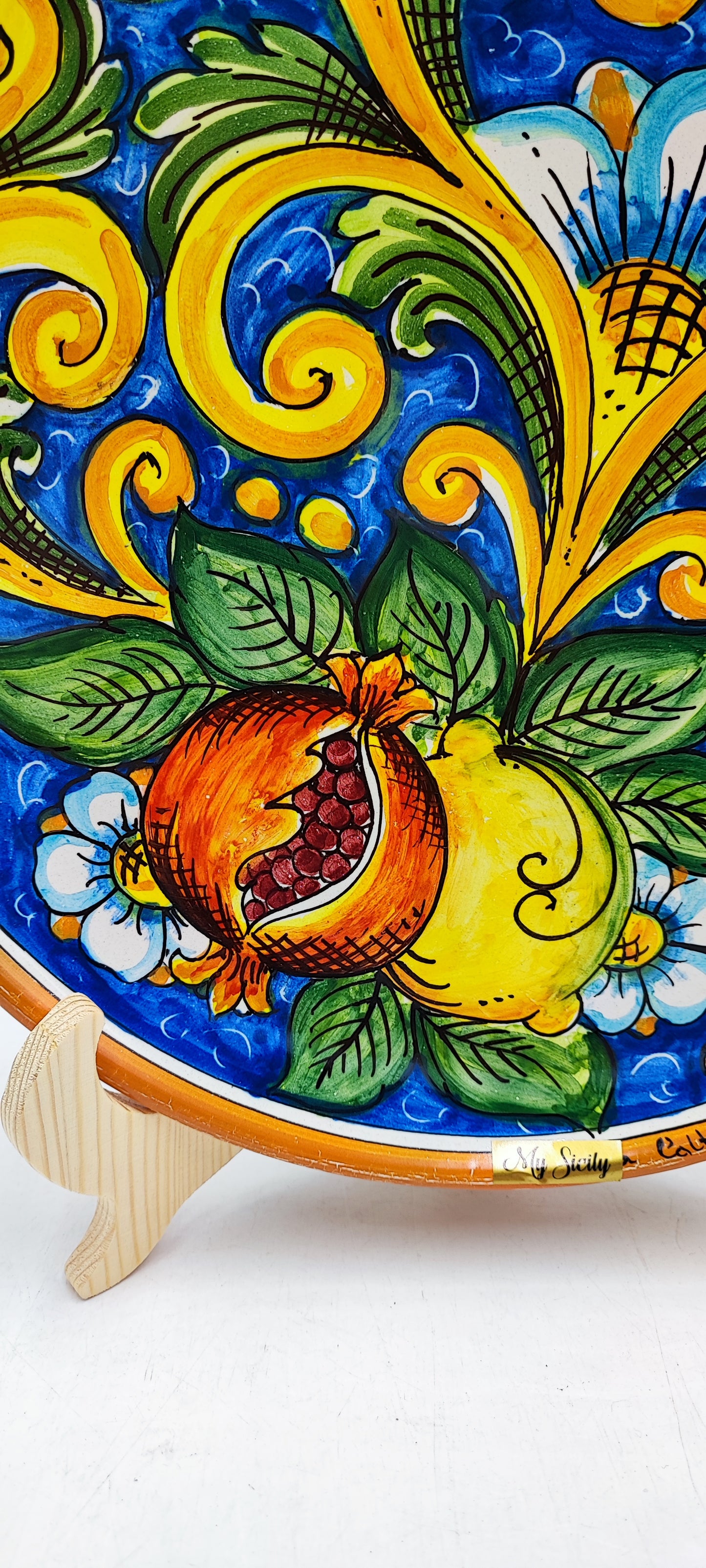 Elegant Caltagirone Ceramic Plates - Sicilian Art for a Unique Table Setting