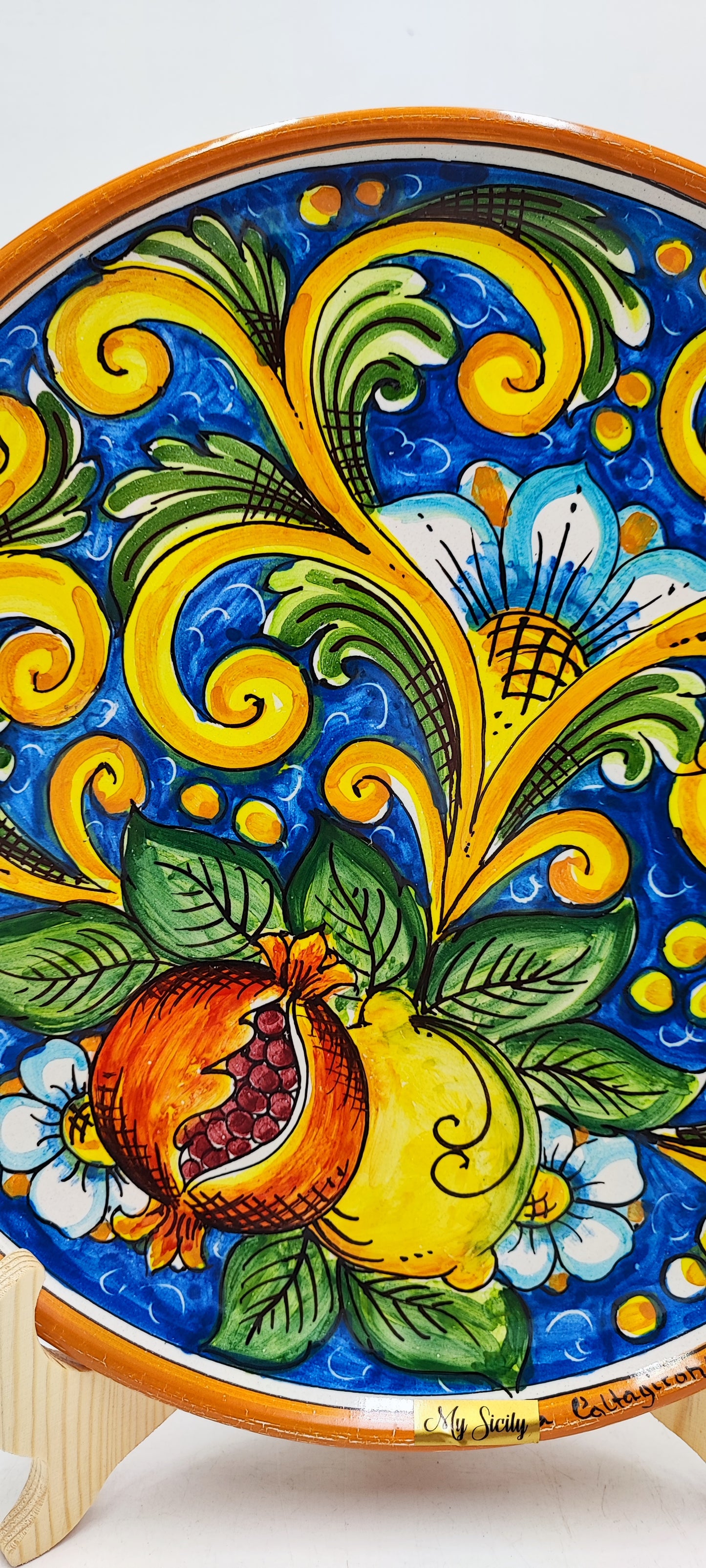 Elegant Caltagirone Ceramic Plates - Sicilian Art for a Unique Table Setting