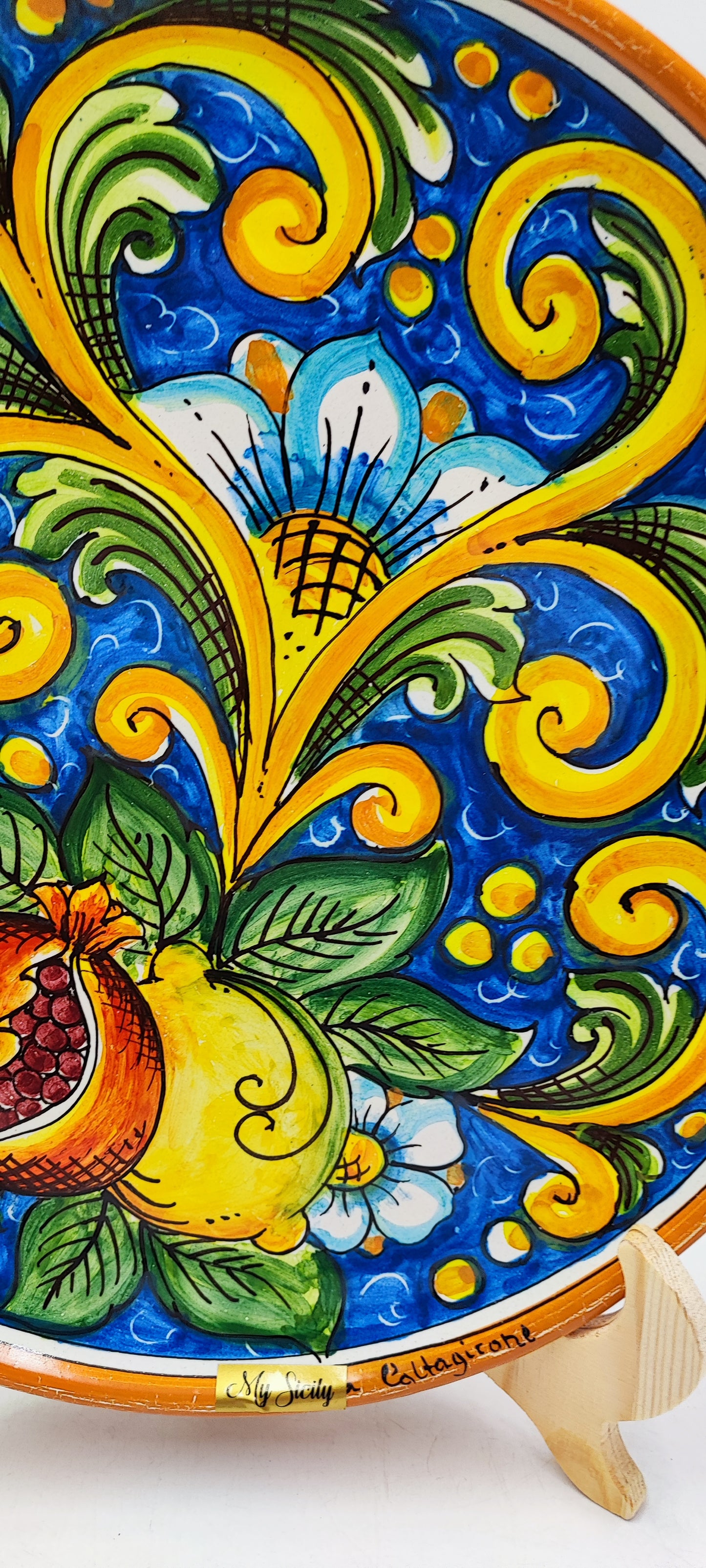 Elegant Caltagirone Ceramic Plates - Sicilian Art for a Unique Table Setting