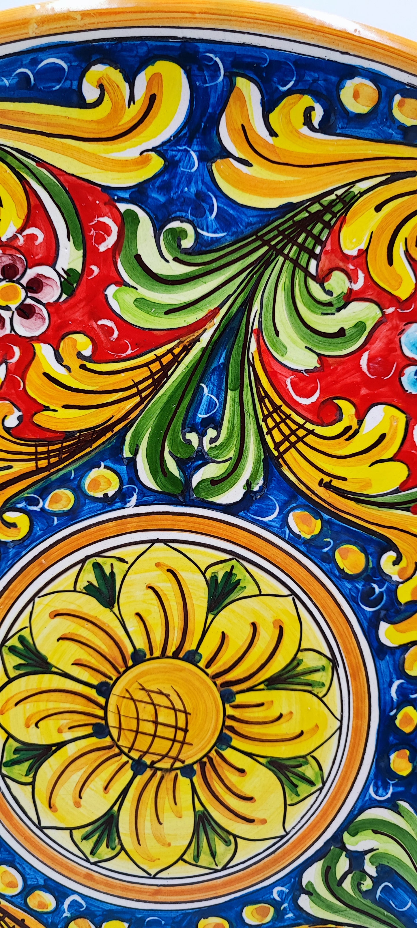 Elegant Caltagirone Ceramic Plates - Sicilian Art for a Unique Table Setting