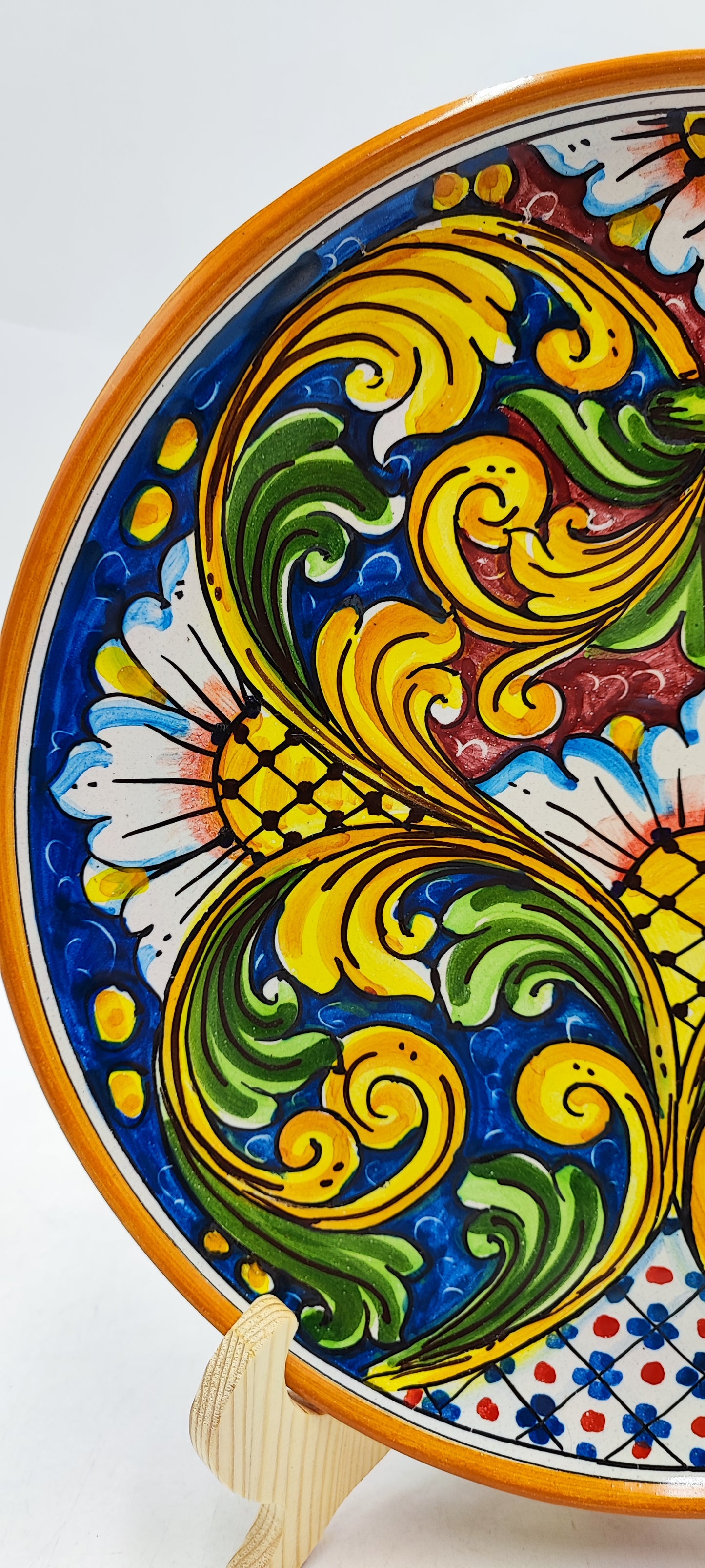 Elegant Caltagirone Ceramic Plates - Sicilian Art for a Unique Table Setting