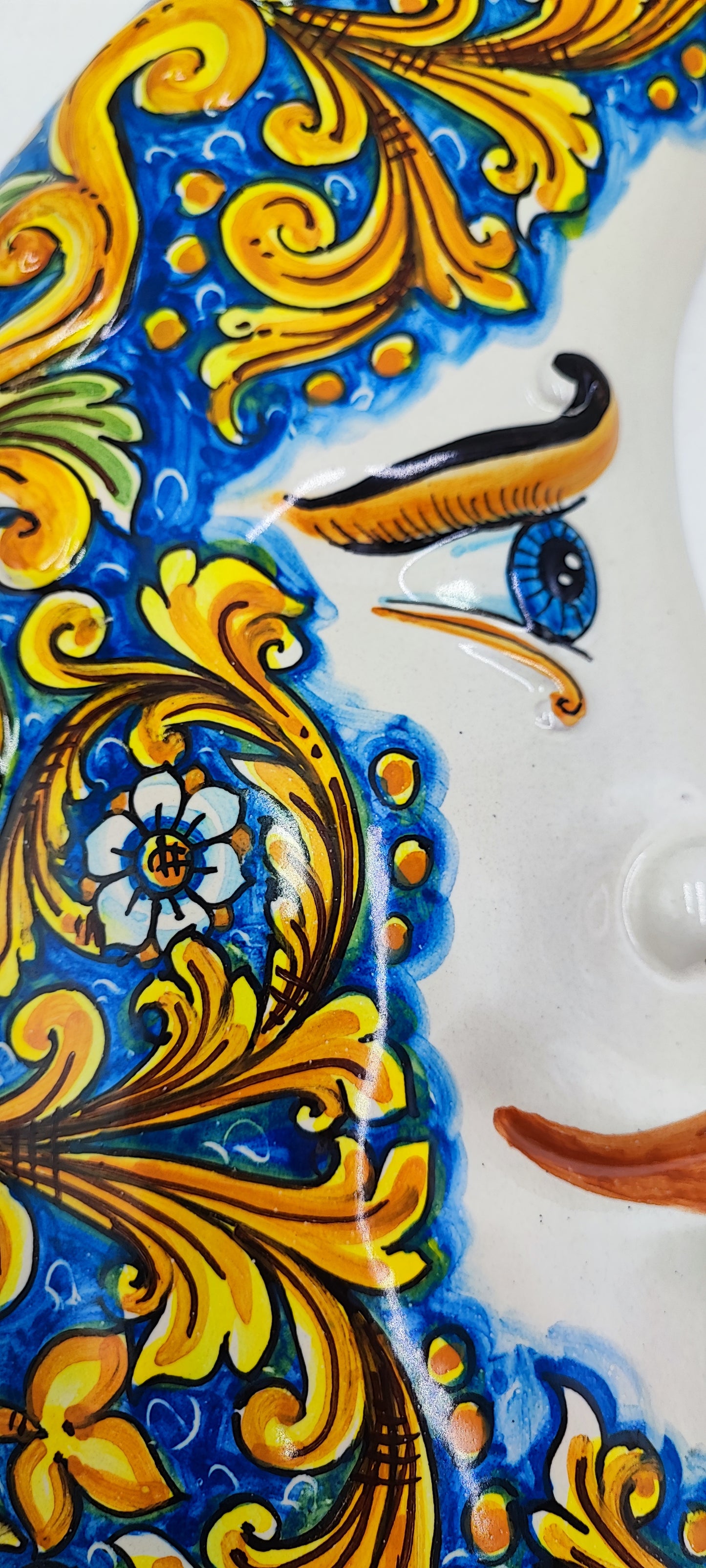 luna in ceramica